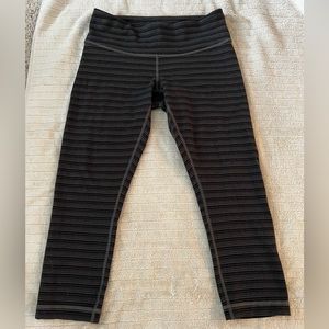 Lululemon Wunder Under Crop Legging - black and gray strip - size 6